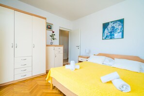 1 chambre, fer et planche à repasser, Wi-Fi, draps fournis