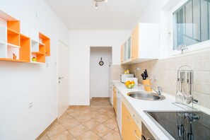 Frigorifero, microonde, forno, lavastoviglie