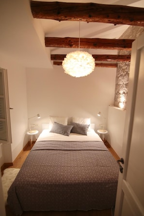2 chambres, fer et planche à repasser, Wi-Fi, draps fournis