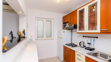 Fridge, microwave, stovetop, coffee/tea maker