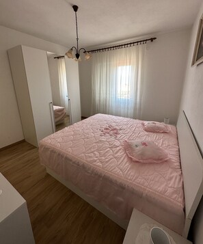 2 bedrooms, iron/ironing board, WiFi, bed sheets