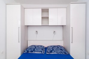 1 bedroom, iron/ironing board, Internet, bed sheets - Apartments Ammos - One Bedroom Apartment with Shared Terrace and Sea View (Mali) (Saplunara)