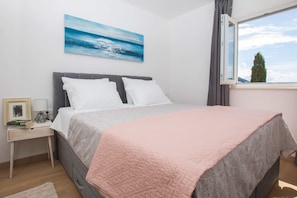 1 bedroom, iron/ironing board, WiFi, bed sheets - Apartment Navis - One Bedroom Apartment with Balcony (Dubrovnik)