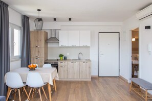 Dining - Apartment Navis - One Bedroom Apartment with Balcony (Dubrovnik)