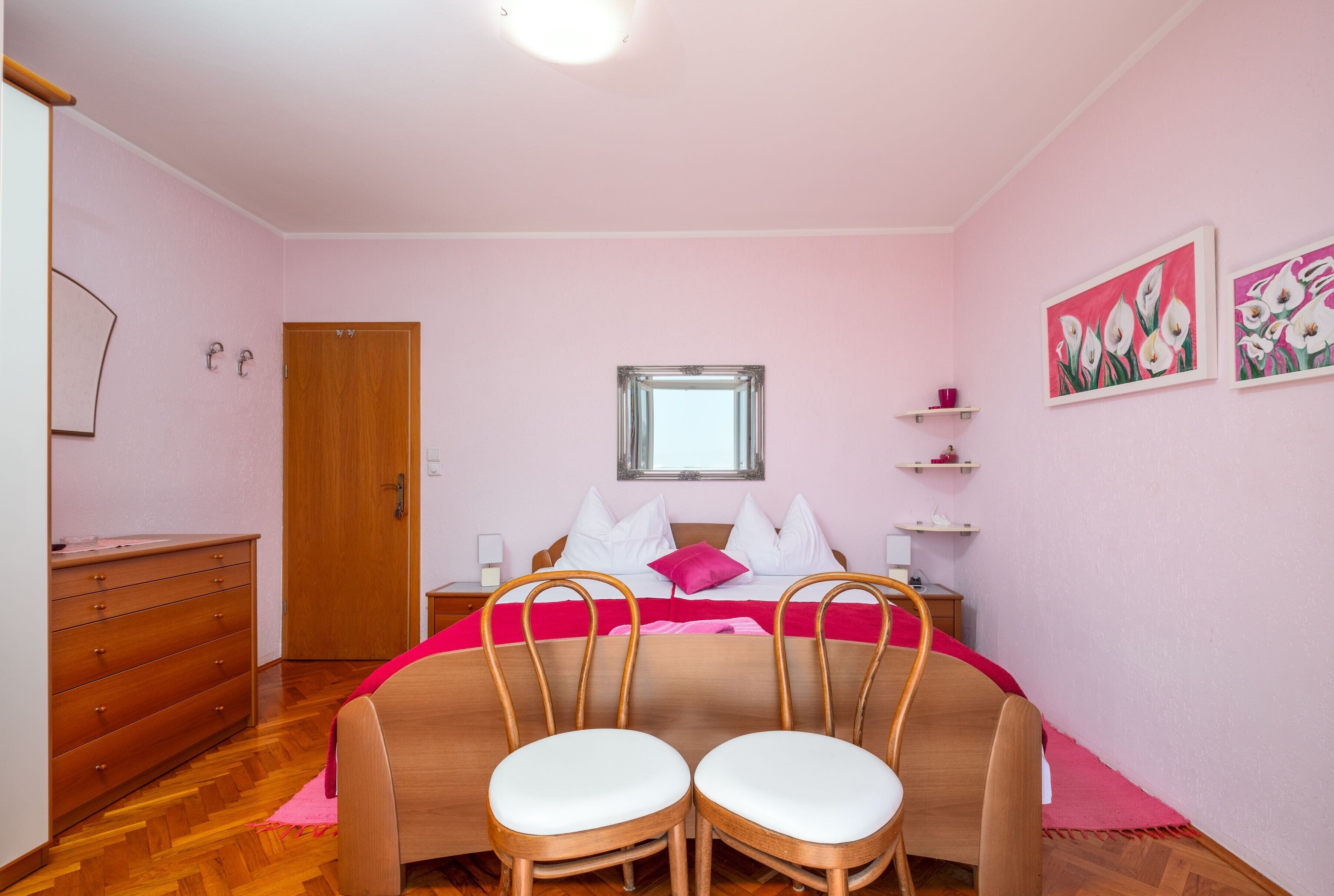 1 Schlafzimmer, kostenloses Internet, Bettwäsche