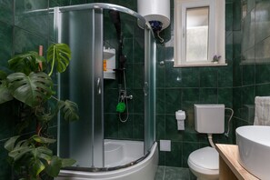 Bathtub, hair dryer, towels