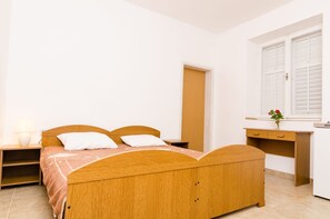 1 chambre, accĂšs Ă Internet, literie fournie