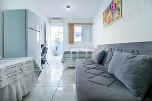 Habitación familiar | Minibar, escritorio, wifi gratis y ropa de cama