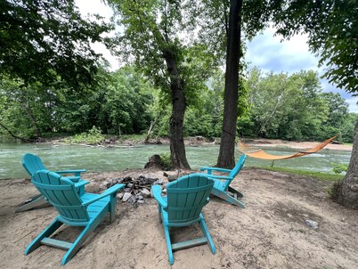 The Shanty w/ Private Beach + Wi-Fi + Secluded