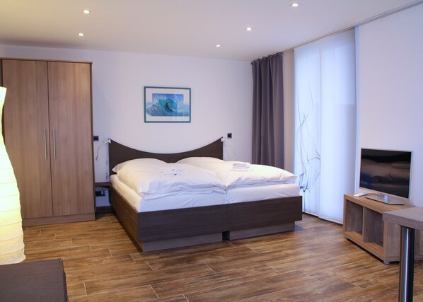 Classic-Doppel- oder -Zweibettzimmer, Nichtraucher (Bonn) | Schreibtisch, laptopgeeigneter Arbeitsplatz, kostenloses WLAN