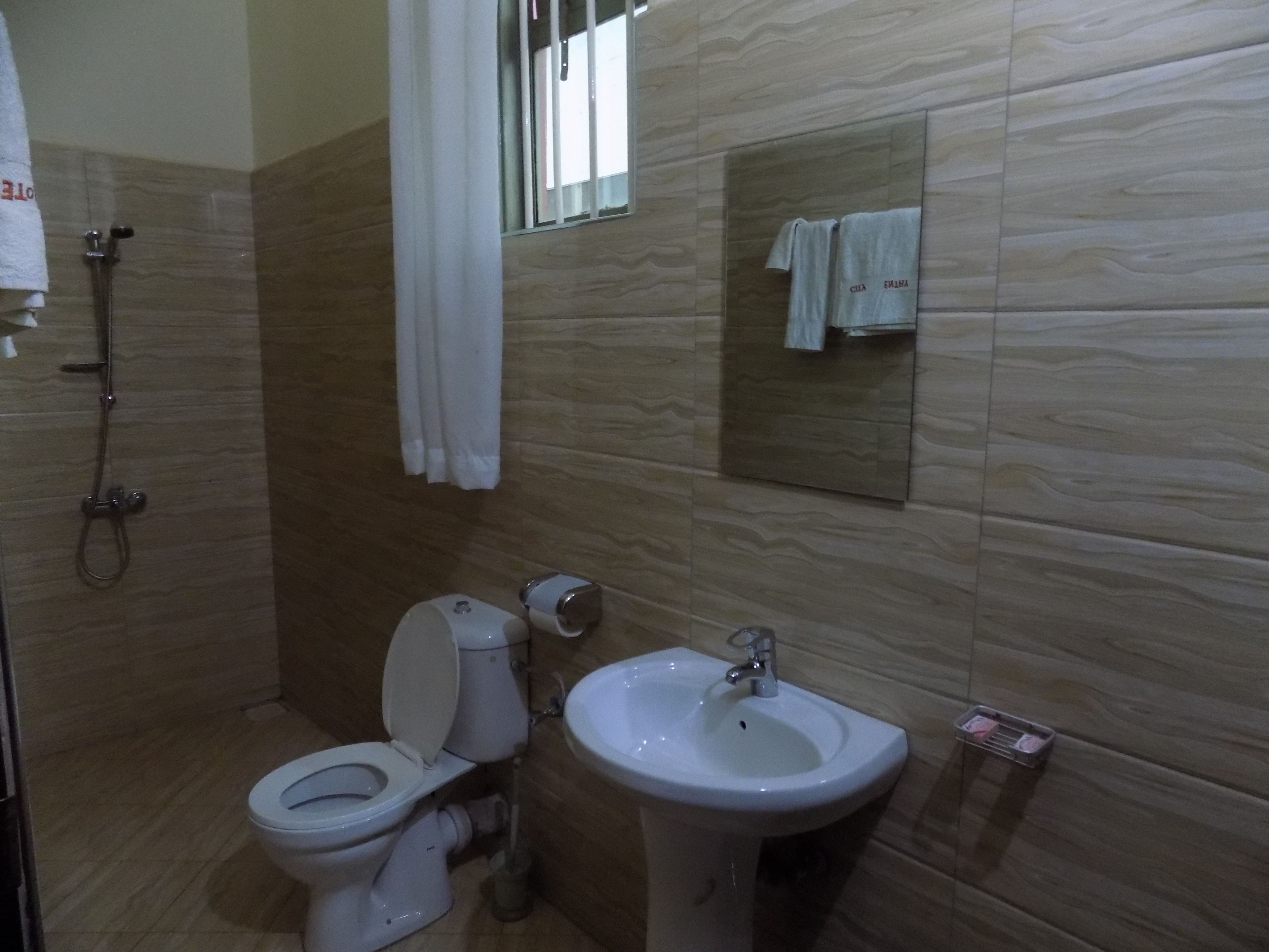 A bathroom with a toilet, bidet, and sink.