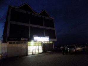 Fasade – kveld/natt
