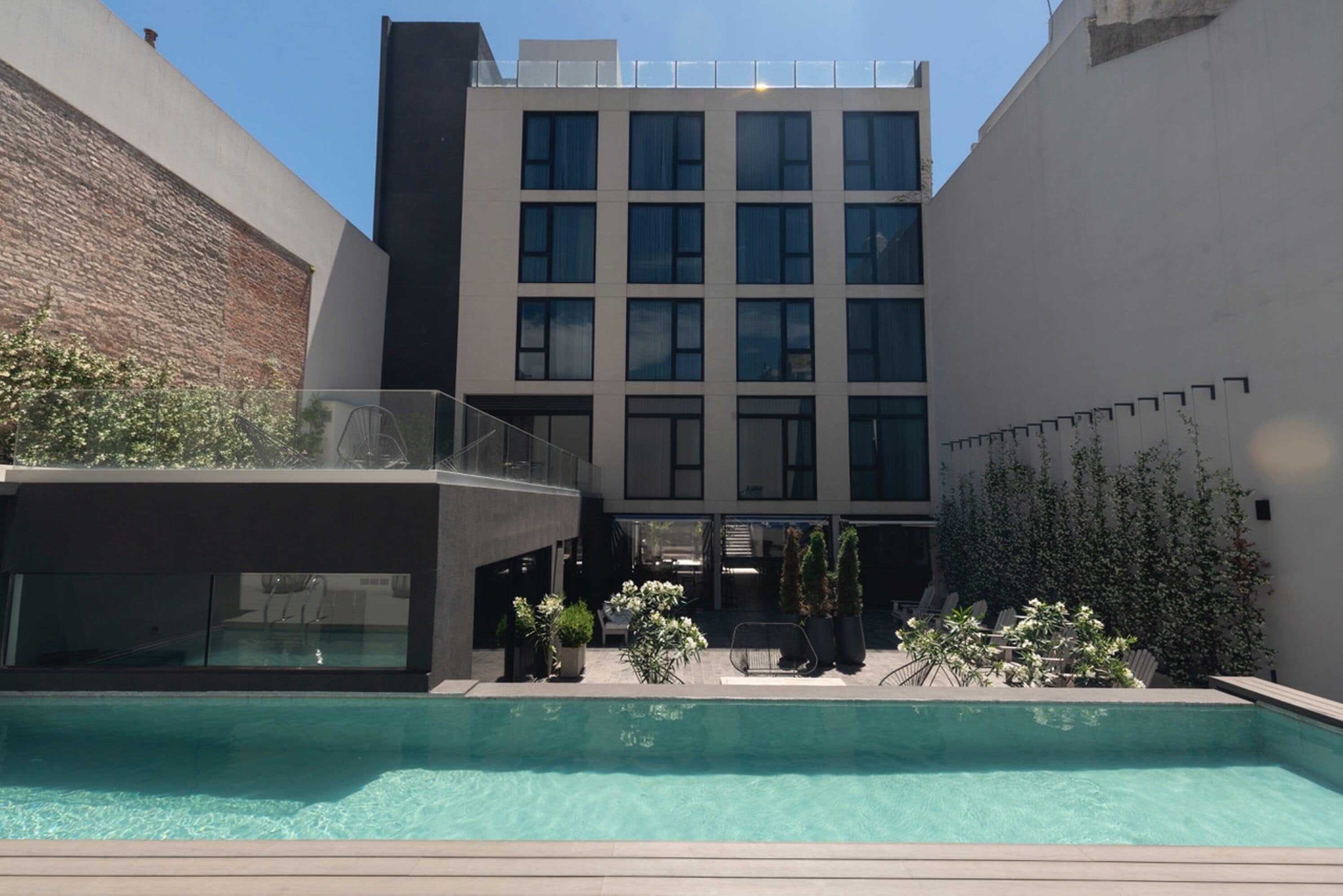 seasonal outdoor pool, open 8:00 am to 8:00 pm, pool loungers