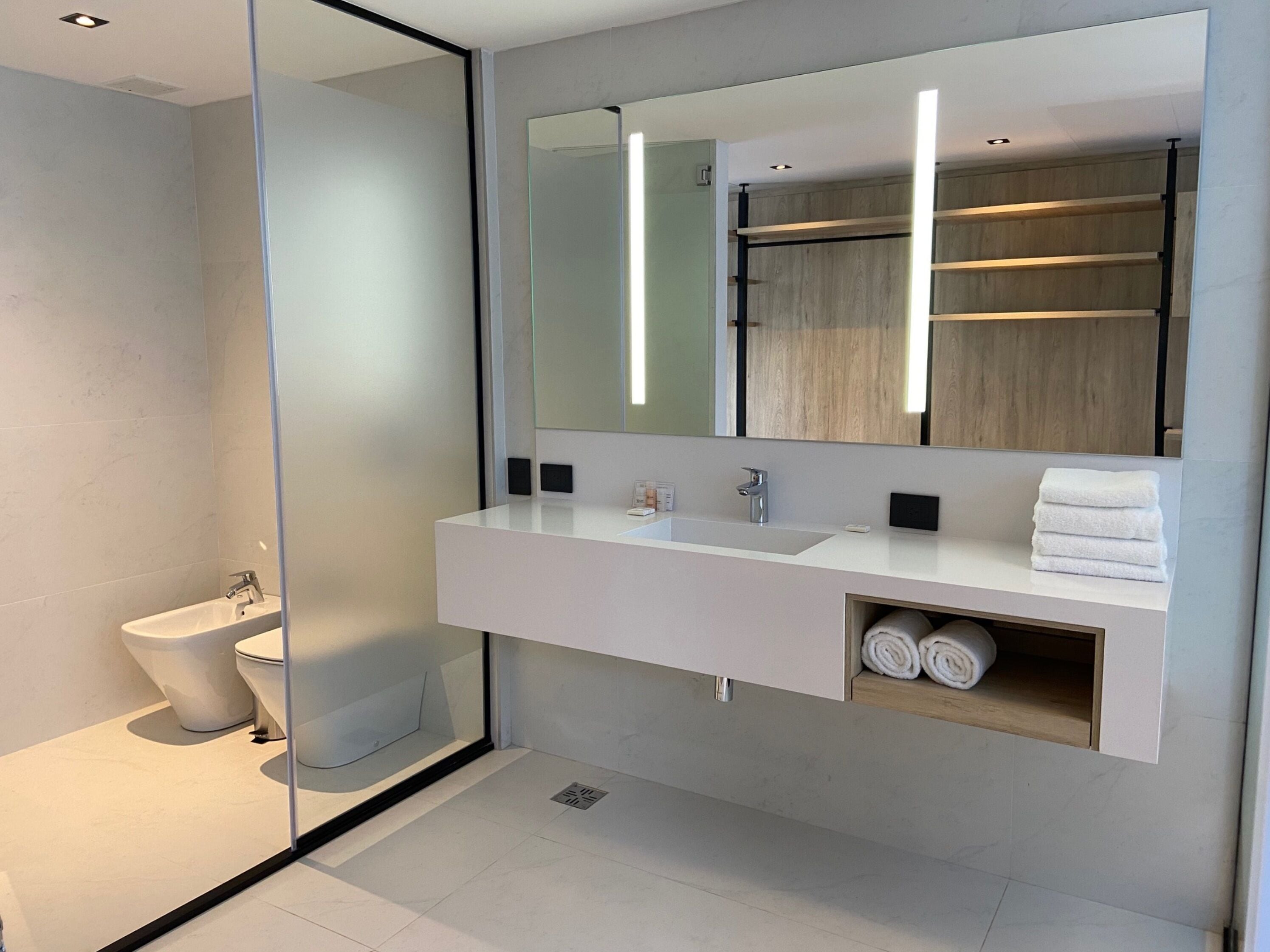 design studio suite, terrace | bathroom | combined shower/bathtub, deep-soaking bathtub, rainfall showerhead