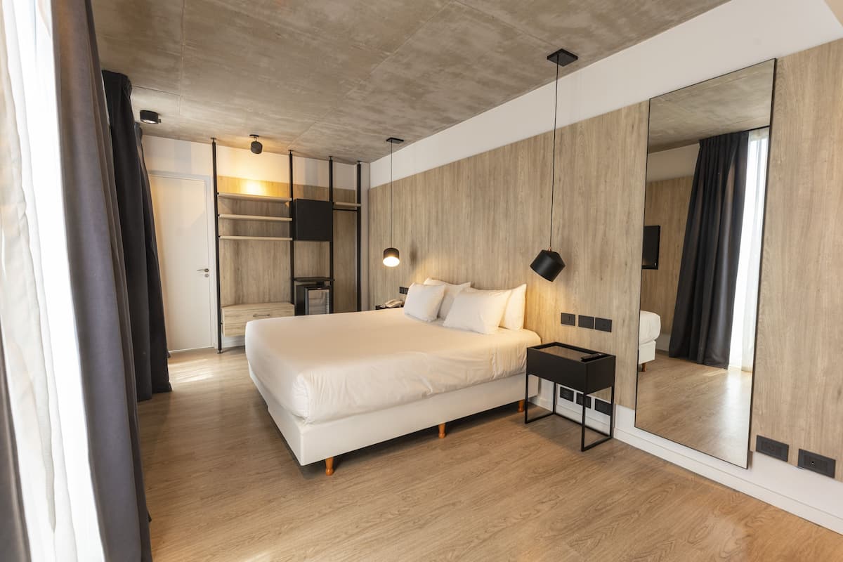 deluxe room | 1 bedroom, hypo-allergenic bedding, down duvets, memory-foam beds