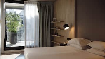 Suite estudio de diseñador, Terraza | Ropa de cama hipoalergénica, edredón y camas con efecto memoria