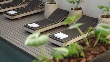 Seasonal outdoor pool, open 8:00 AM to 8:00 PM, pool loungers