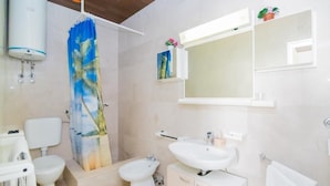 A bathroom with a shower curtain, a sink, a toilet, a bidet, and a towel rack. - Apartments Veve - Superior Studio Apartment with Terrace Sea View (Postira)
