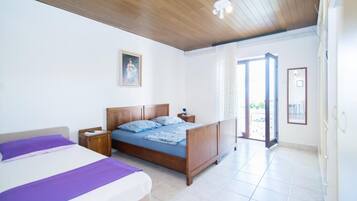 Iron/ironing board, WiFi, bed sheets