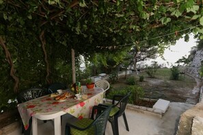 Outdoor dining - Apartment Edita - Studio with terrace and with Sea View (Dubrovnik)