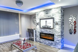 Appartement Royal, bain à remous (The Royal Spa Suite) | Bar lounge