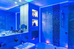 Royal Apartment, Hot Tub (The Royal Spa Suite) | 1 bedroom - Aphrodite Suites (Bradford)