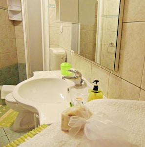 Hair dryer, towels - Apartment Akacija - Two Bedroom Apartment with Garden Terrace (Postira)