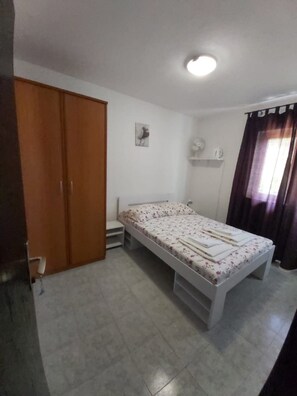 Iron/ironing board, WiFi, bed sheets - Apartments Dalmatin Žuljana - Studio Apartment 3 (Zuljana)