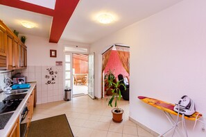 Frigorifero, forno, piano cottura, lavastoviglie