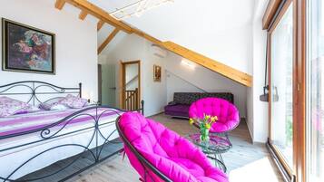 3 bedrooms, iron/ironing board, Internet, bed sheets