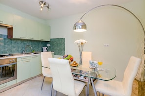 Fridge, oven, stovetop, coffee/tea maker - Apartment Kalea - One Bedroom Apartment with Terrace A2+2 (Dubrovnik)