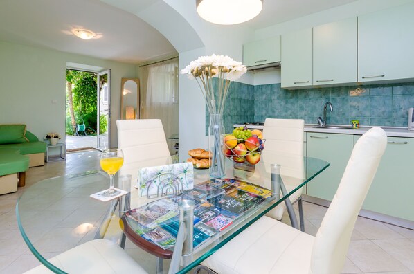 Fridge, oven, stovetop, coffee/tea maker - Apartment Kalea - One Bedroom Apartment with Terrace A2+2 (Dubrovnik)