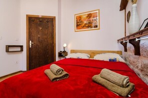 1 bedroom, free WiFi, bed sheets