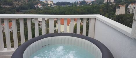 Bain à remous extérieur