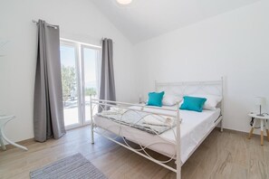 2 bedrooms, iron/ironing board, free WiFi, bed sheets - Holiday Home My Summer House - Two-Bedroom Holiday Home with Private Pool and Terrace - (ST) (Supetar)