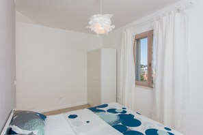 3 chambres, fer et planche à repasser, Wi-Fi gratuit, draps fournis