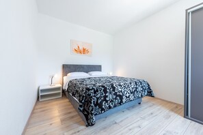 1 bedroom, iron/ironing board, Internet, bed sheets