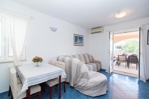 Flat-screen TV - Apartments Batinic - One Bedroom Apartment with Terrace (Supetar)