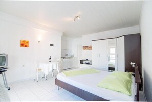 熨斗/熨衫板、Wi-Fi、床單