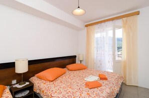 2 habitaciones, tabla de planchar con plancha, internet y ropa de cama 