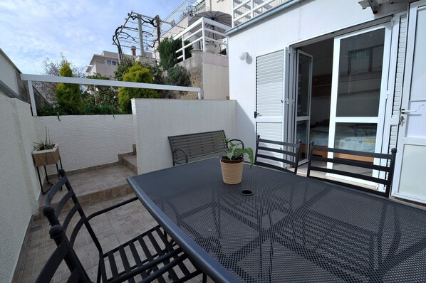 Terrace/patio - Villa Katarina - One-Bedroom Apartment with Terrace and Garden View (Ground Floor) (Dubrovnik)