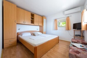 1 bedroom, iron/ironing board, WiFi, bed sheets