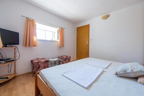 1 bedroom, iron/ironing board, WiFi, bed sheets
