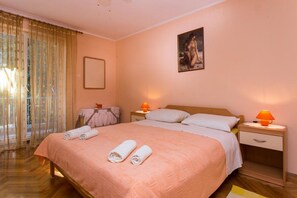 2 chambres, fer et planche à repasser, Wi-Fi gratuit, draps fournis