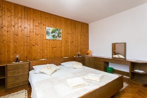 3 habitaciones, tabla de planchar con plancha y internet gratis 