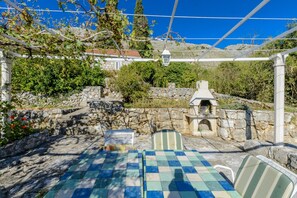 Outdoor dining - Villa Soline - Two Bedroom Apartment with Terrace and Sea View (Mlini)