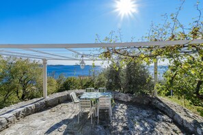 Outdoor dining - Villa Soline - Two Bedroom Apartment with Terrace and Sea View (Mlini)