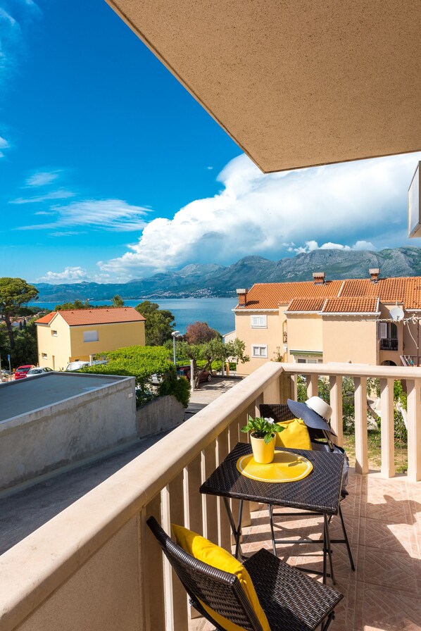 Outdoor dining - Apartments & Rooms Cina- Standard One Bedroom Apartment with Balcony and Sea View (Cavtat)