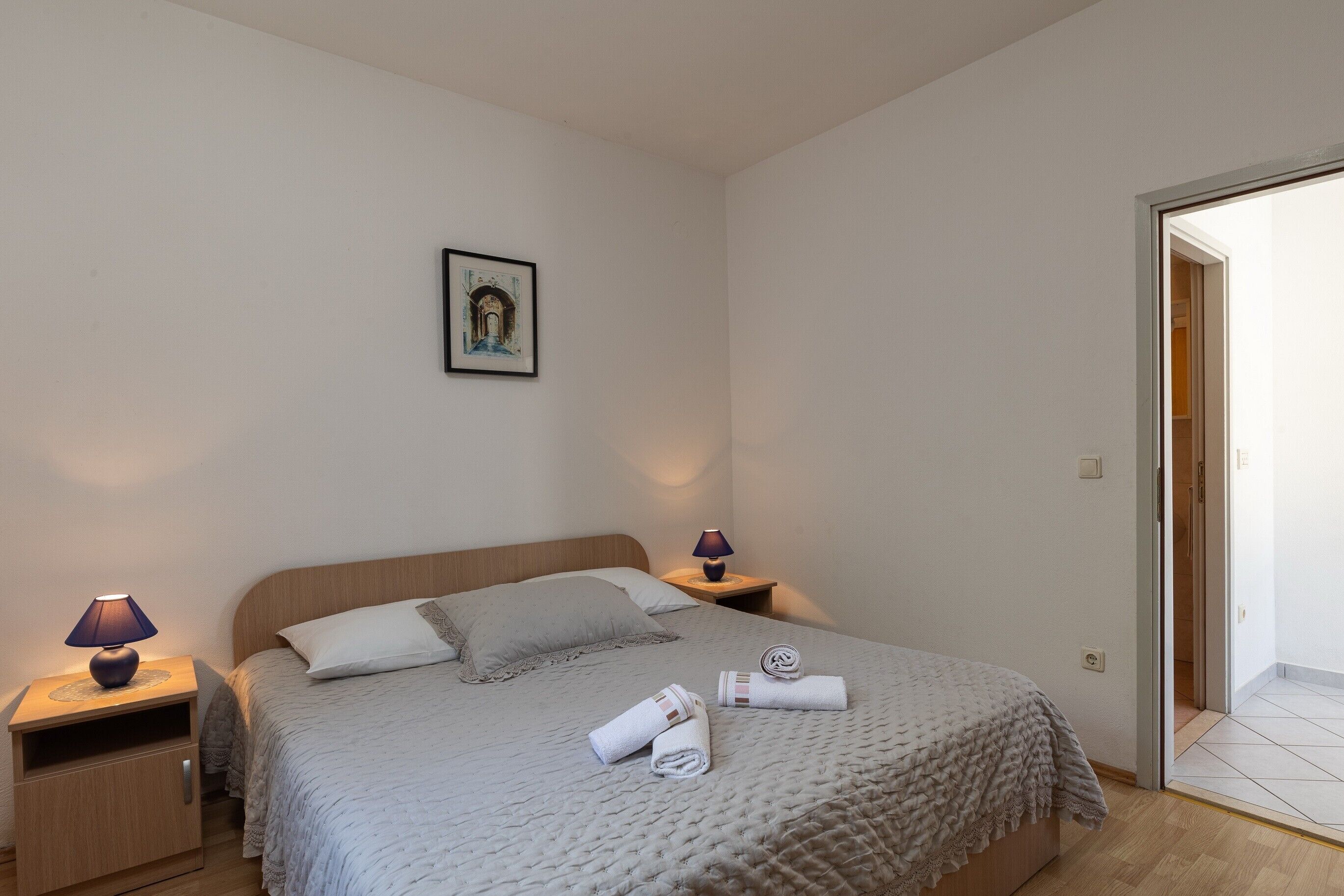 1 chambre, fer et planche à repasser, accès Internet, draps fournis