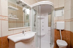 Douche, serviettes fournies